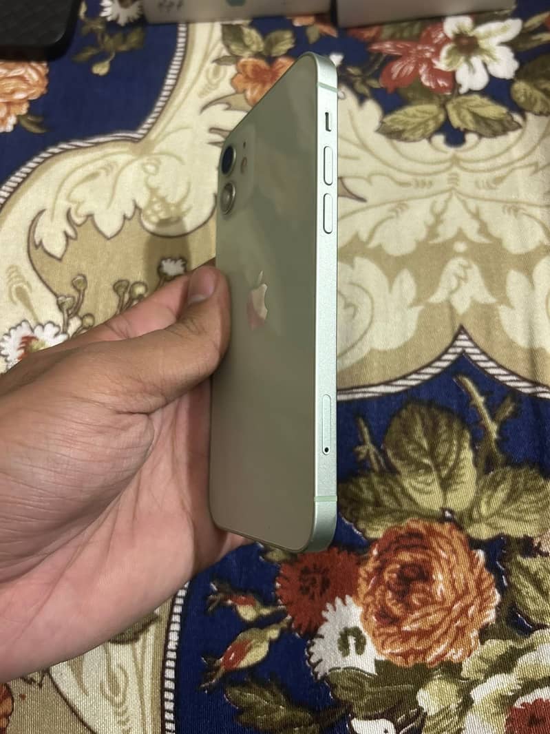 iPhone 12 3
