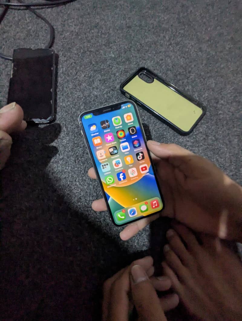 Apple iPhone X 3