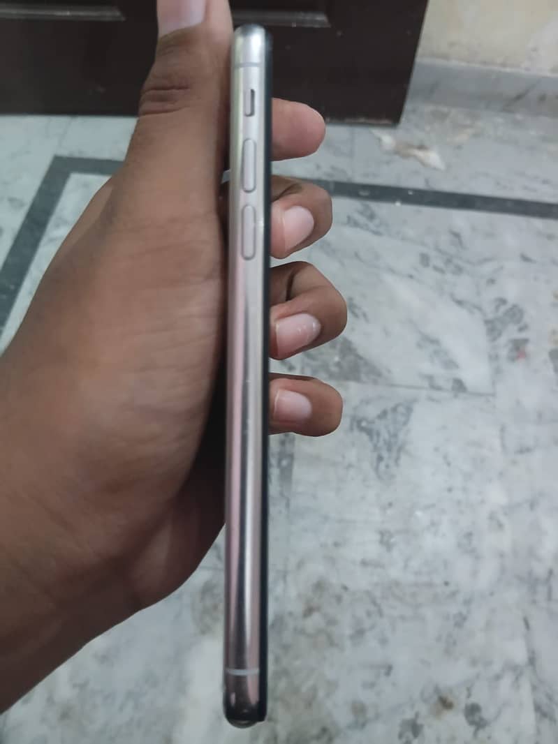 Apple iPhone X 3