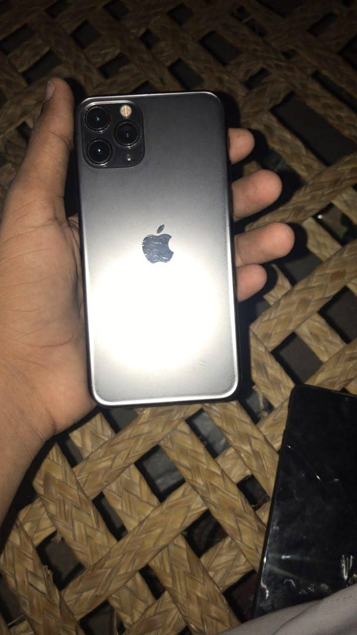 iphone. 11pro 4