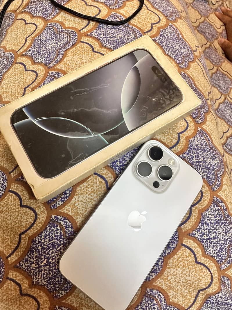 Apple iPhone 16 Pro 0