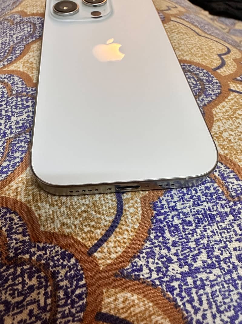 Apple iPhone 16 Pro 6
