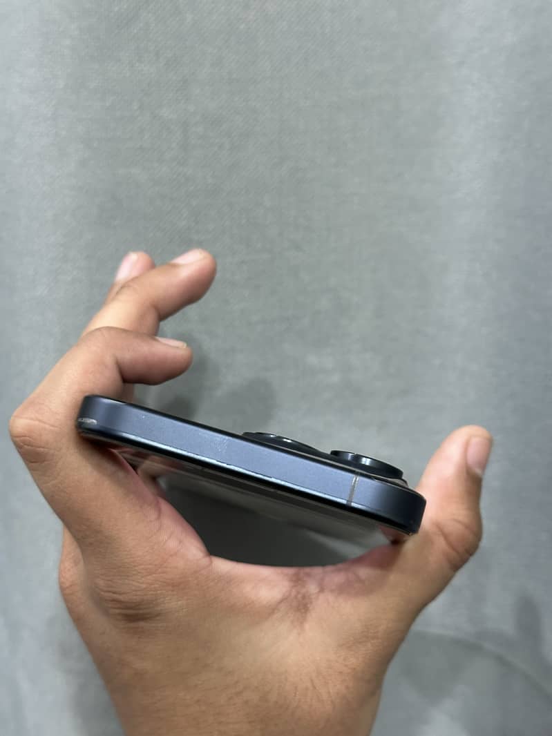 Apple iPhone 15 Pro Max 2