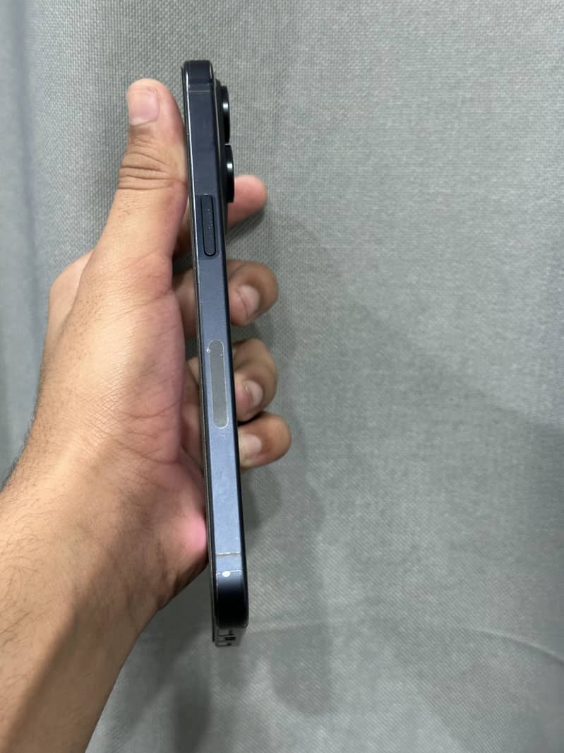 Apple iPhone 15 Pro Max 3