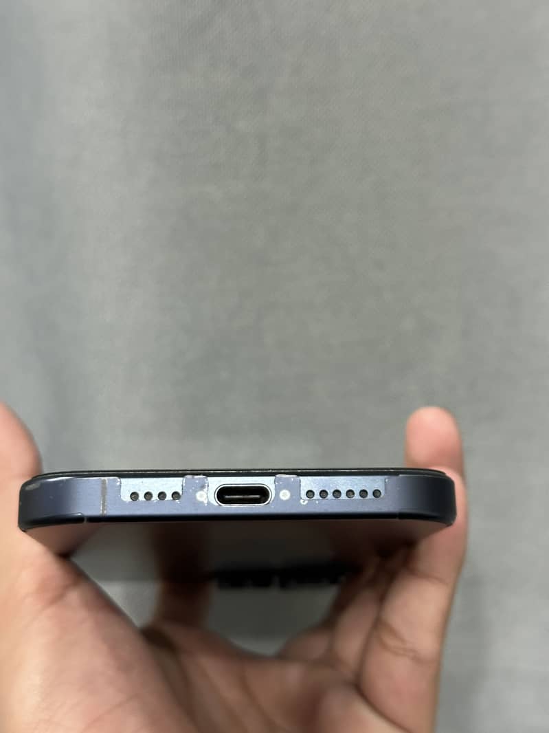 Apple iPhone 15 Pro Max 4
