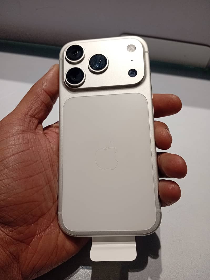 Apple iPhone 17 Pro 2