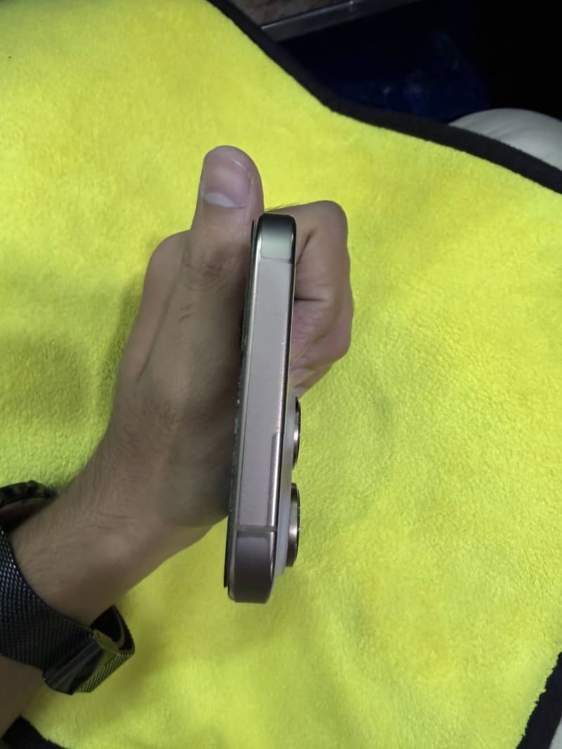 Apple iPhone 16 Pro Max 2