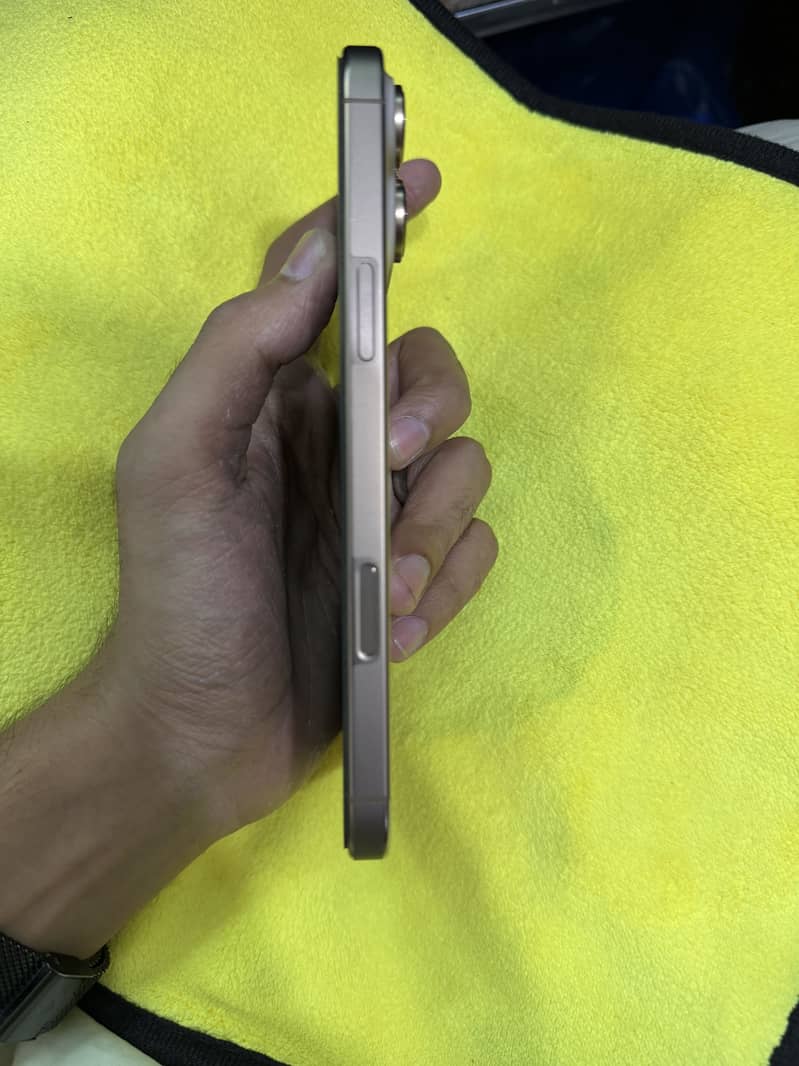 Apple iPhone 16 Pro Max 3
