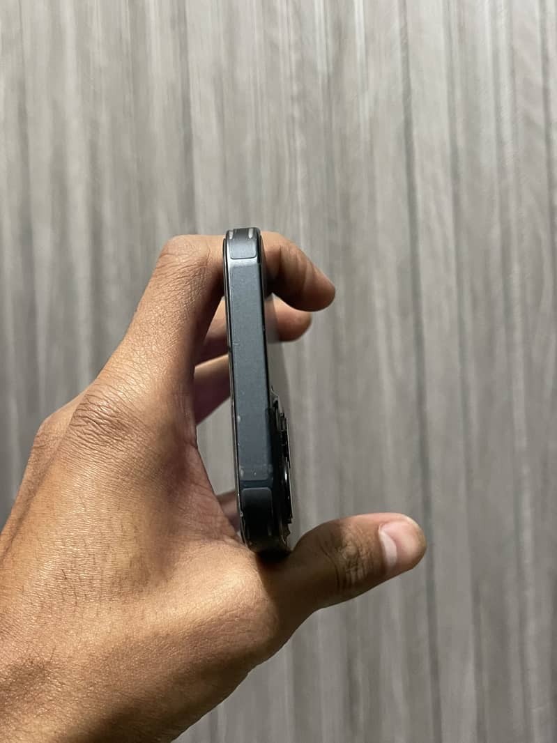Apple iPhone 13 2