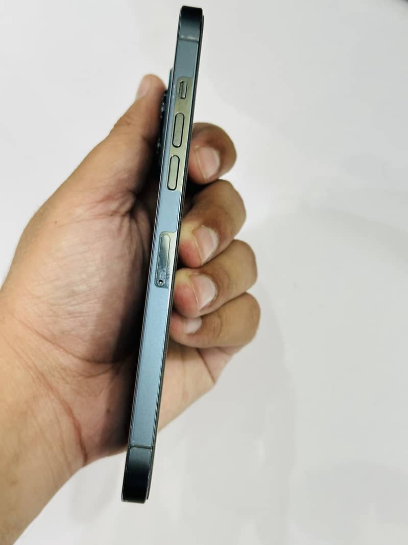 Apple iPhone 12 Pro Max 3