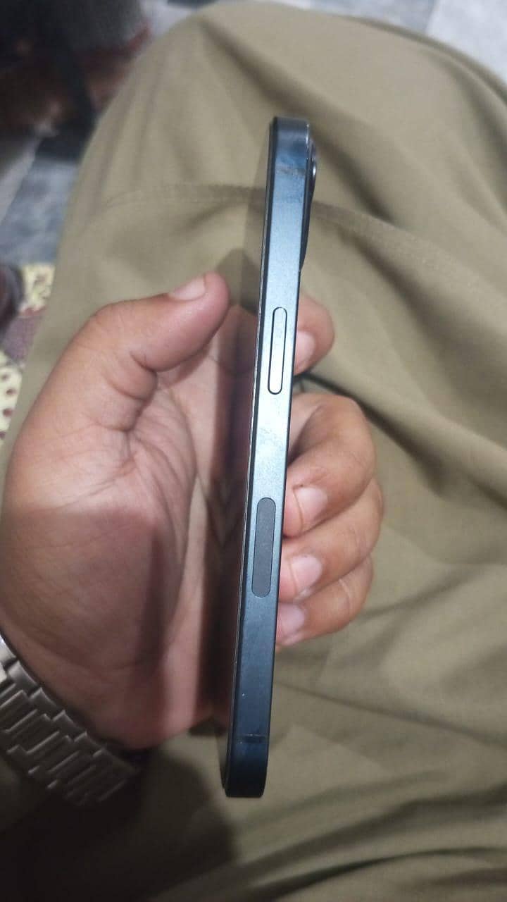 Apple iPhone 13 1
