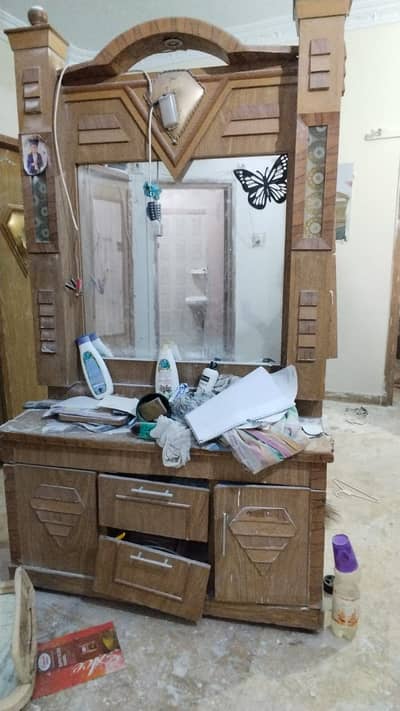 1 bed, 1 Divider, 1 Cupboard and 1 Dressing Table