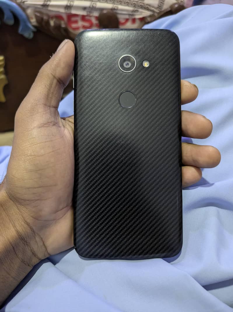 Aquos R Zero 6