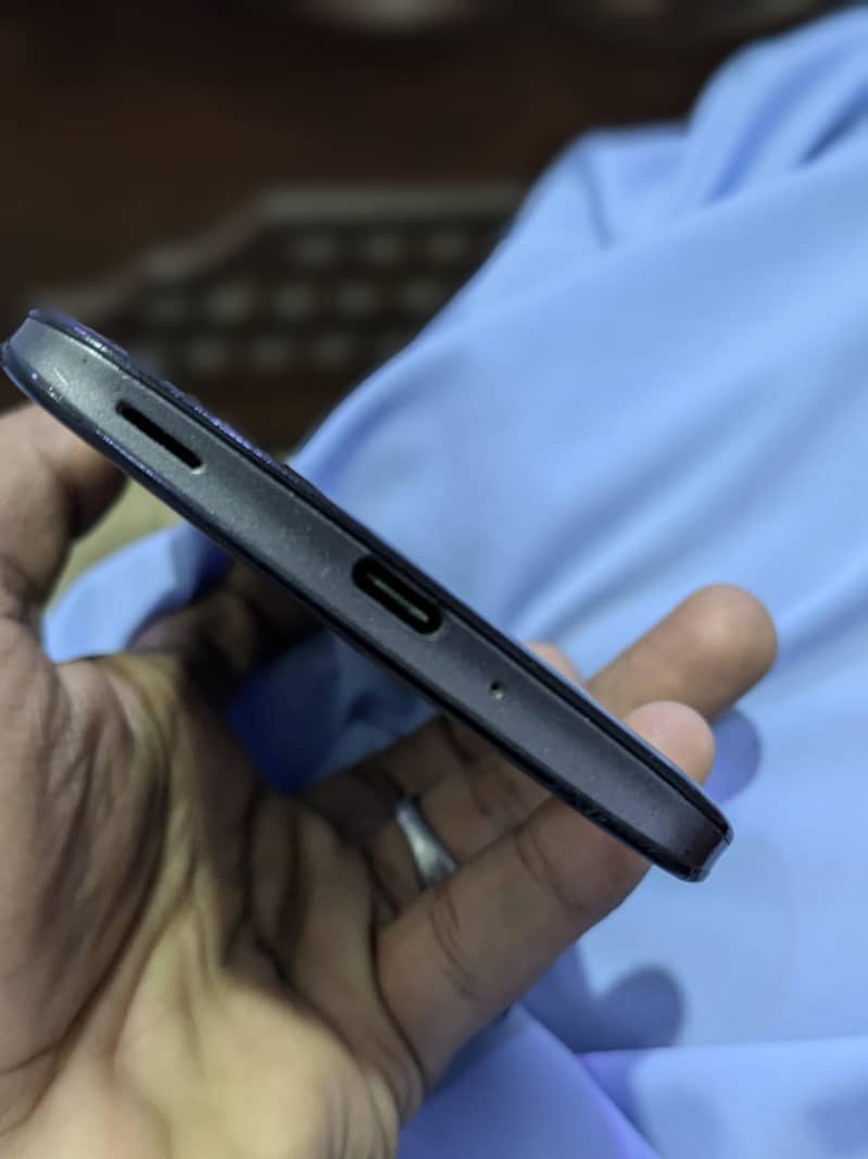 Aquos R Zero 7