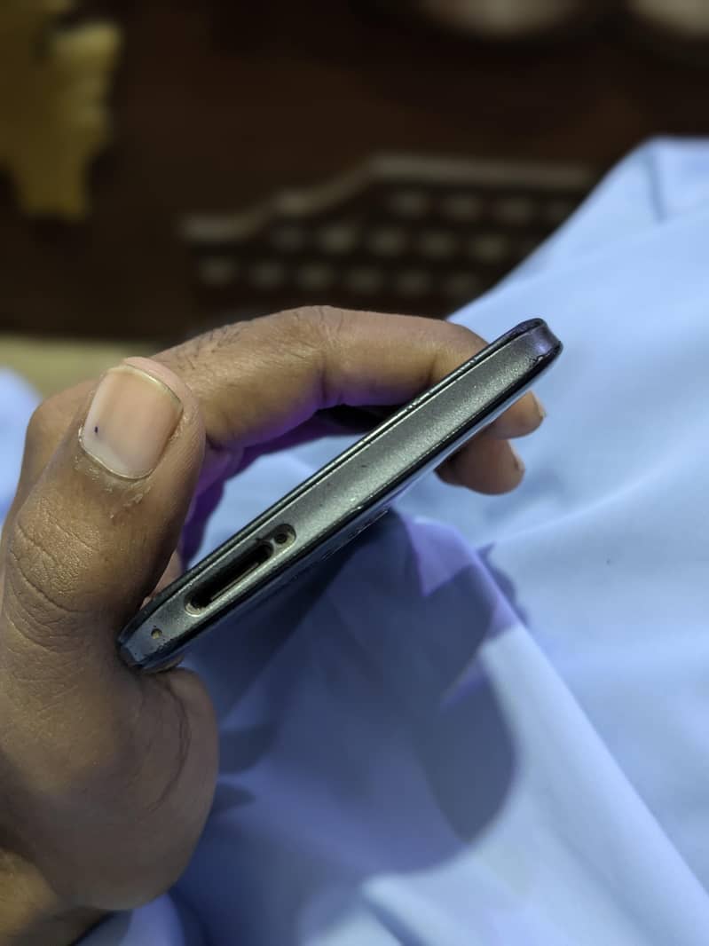Aquos R Zero 8