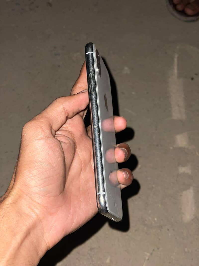 Apple iPhone X with box 3