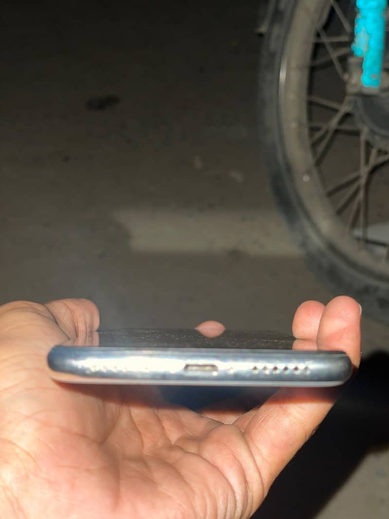 Apple iPhone X with box 4