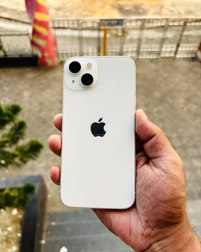 Apple iPhone 13