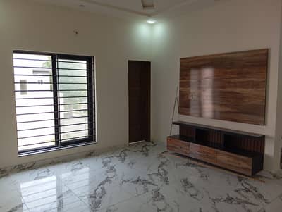 M BLOCK, 10 MARLA UPPER PORTION AVAILABLE FOR RENT