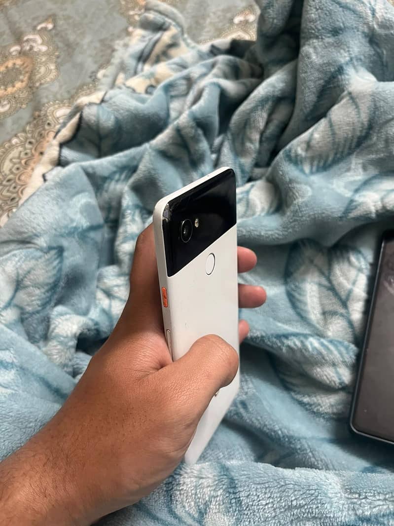 Google Pixel 2 XL 3