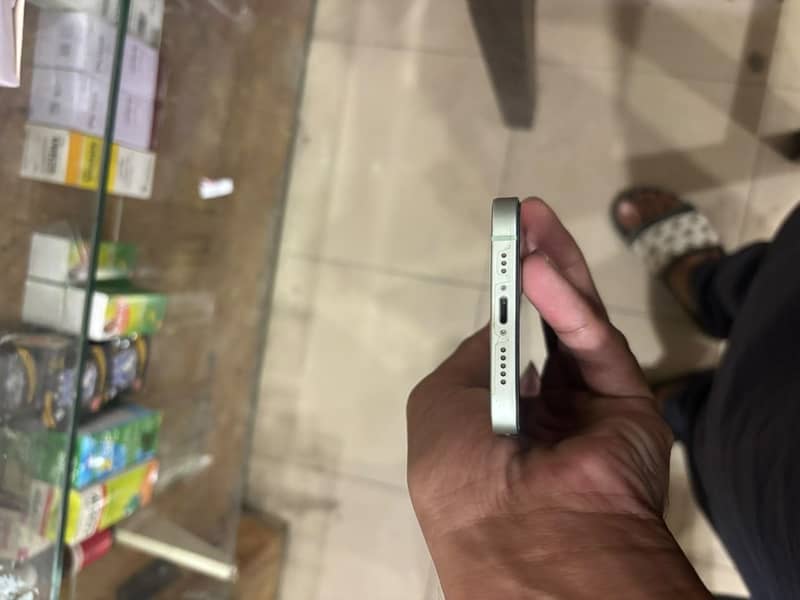 Apple iPhone 12 1