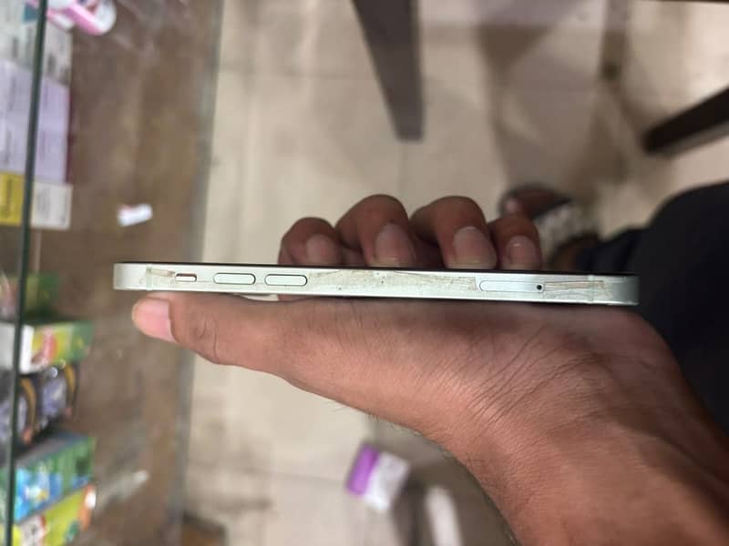 Apple iPhone 12 4