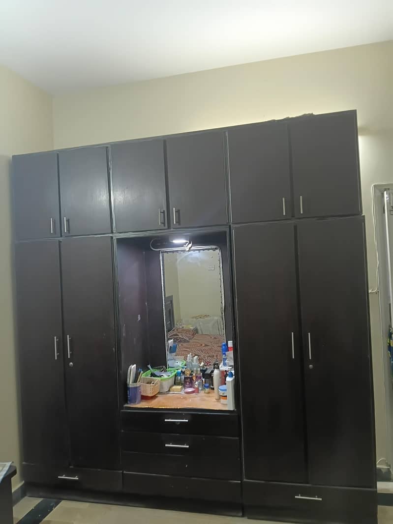 4 door wardrobe with dressing table 4