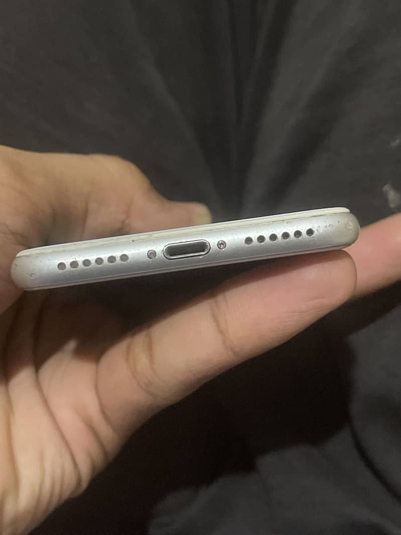 Apple iPhone 8 3