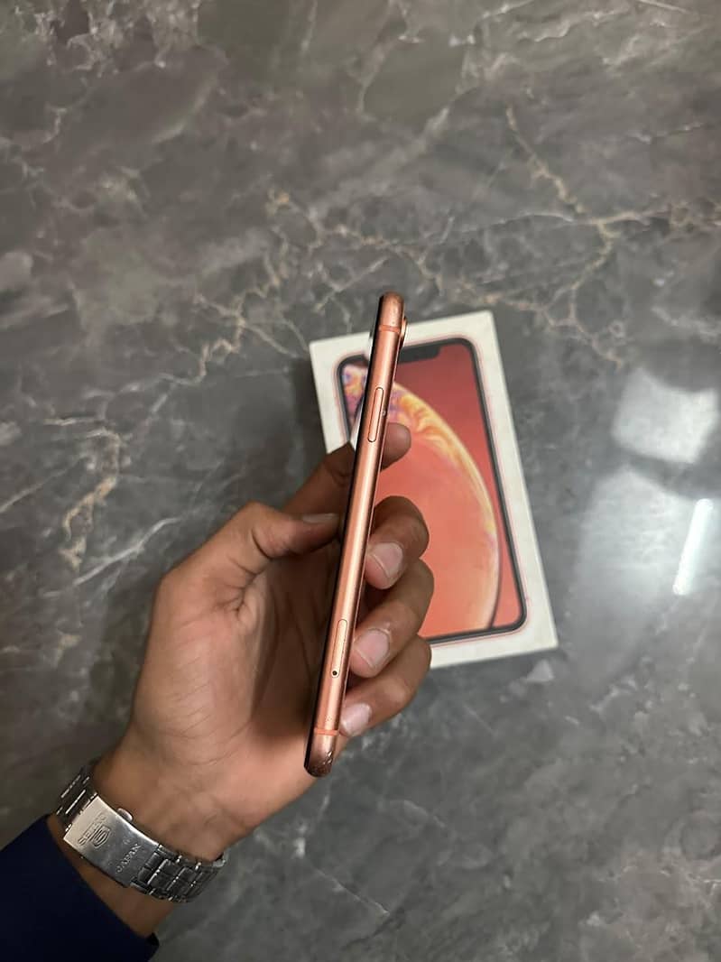 Apple iPhone XR 4