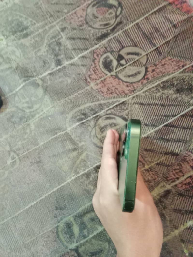 Apple iPhone 13 3