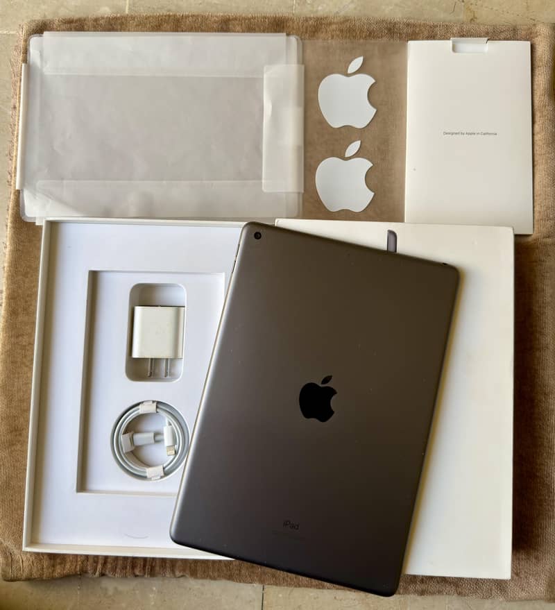 iPad 9th Gen Complete Box 0