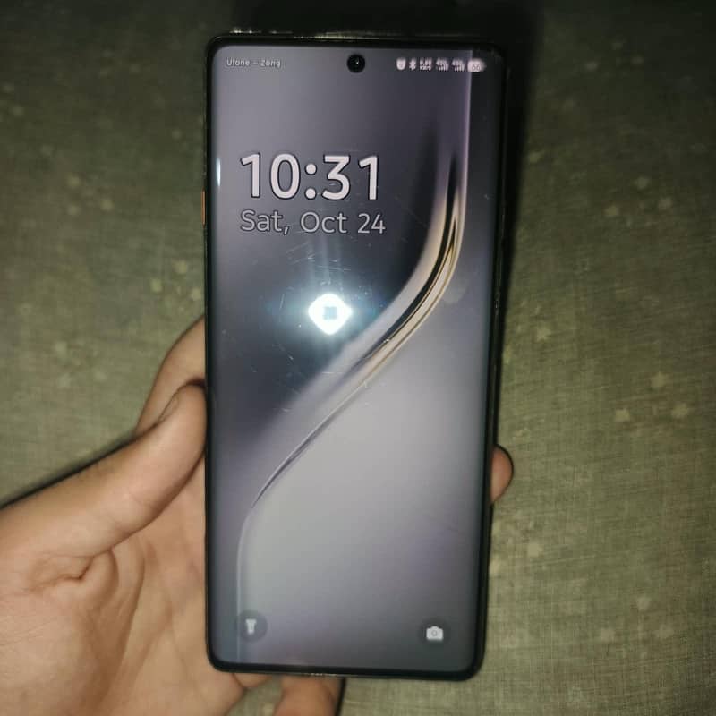 Tecno CAMON 40 Pro 1