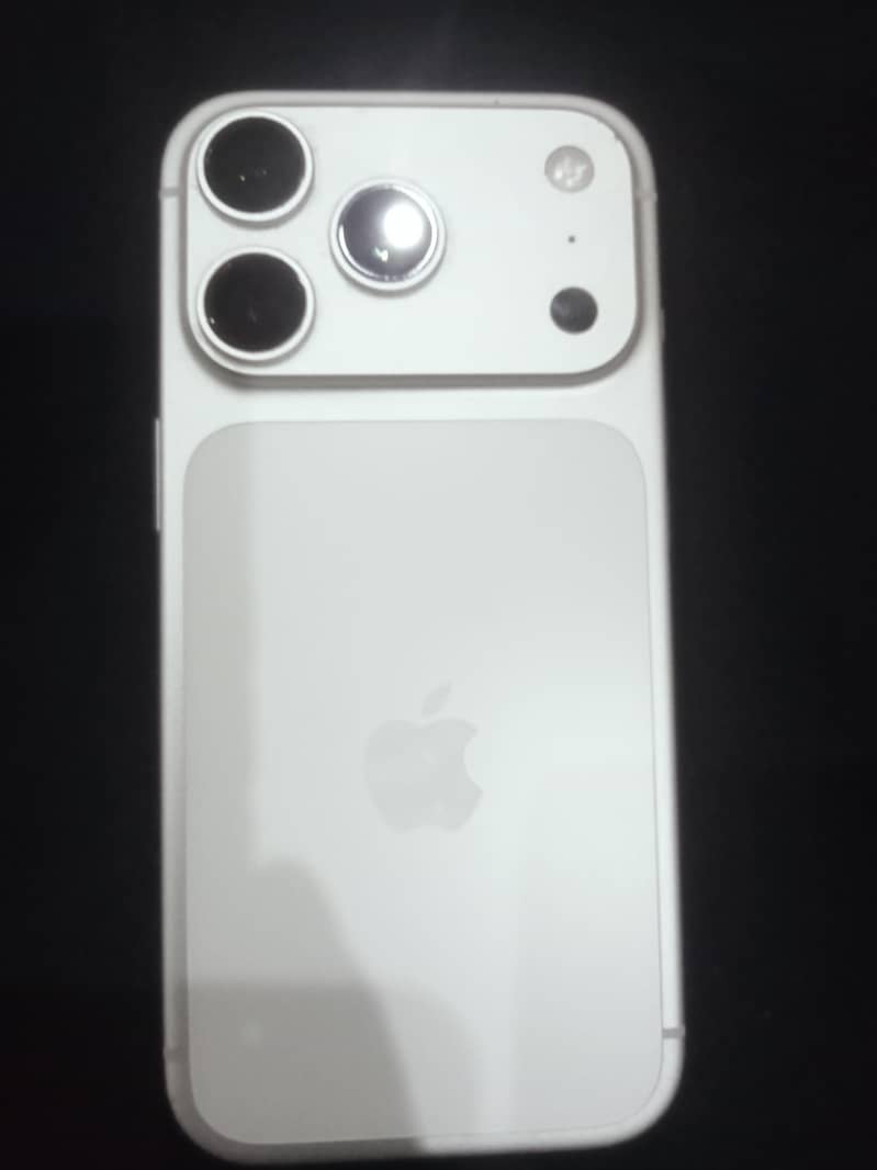 Apple iPhone 17 Pro 0