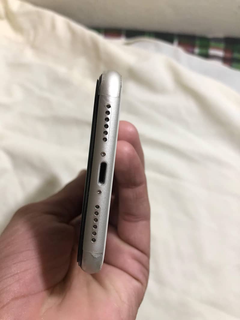 Apple iPhone 11 4