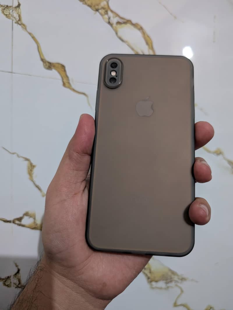 Apple iPhone XS Max 1