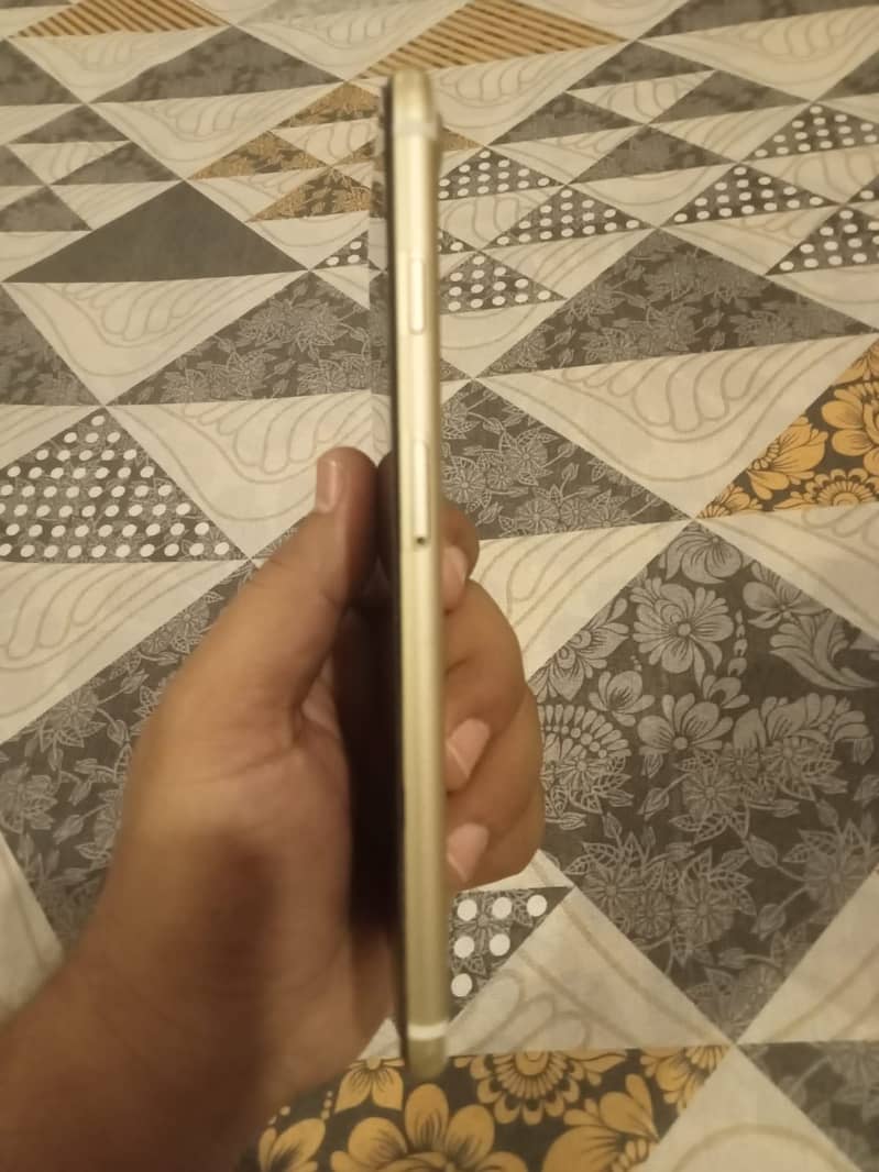 Apple iPhone 7 Plus 6
