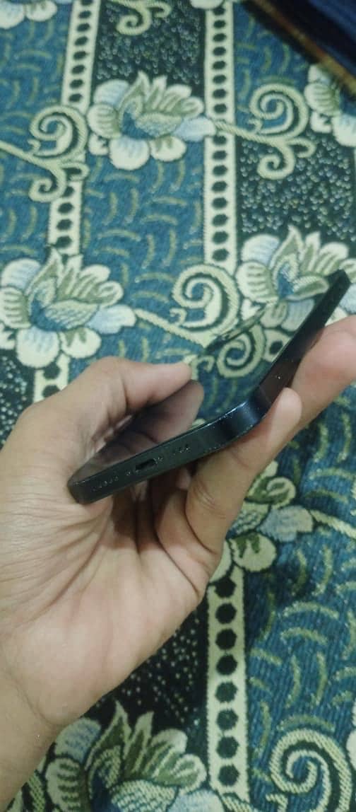 Apple iPhone 12 3