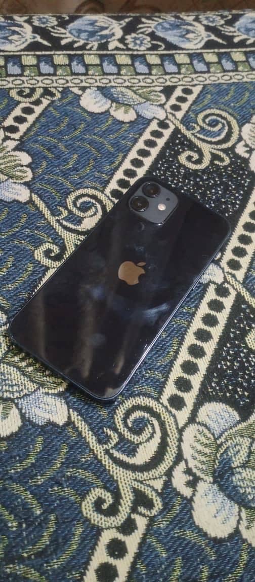 Apple iPhone 12 4