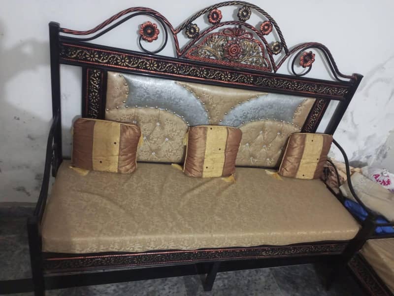 iron sofa 0