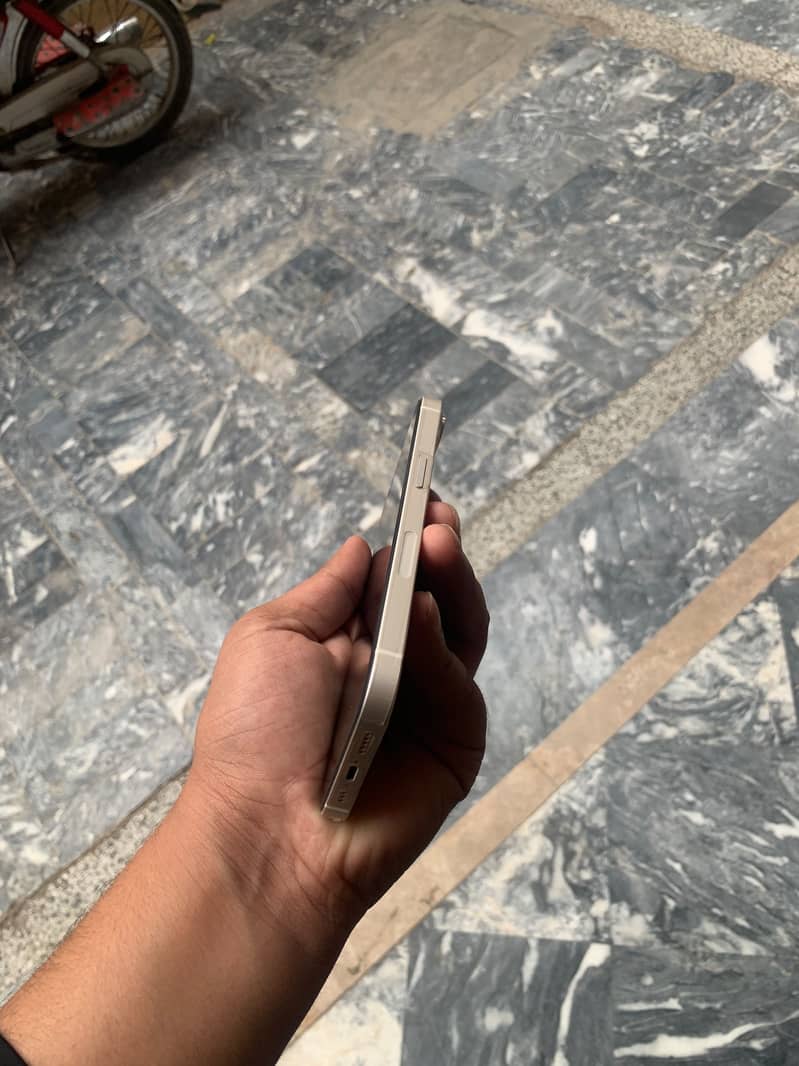 Apple iPhone 13 mdm 4