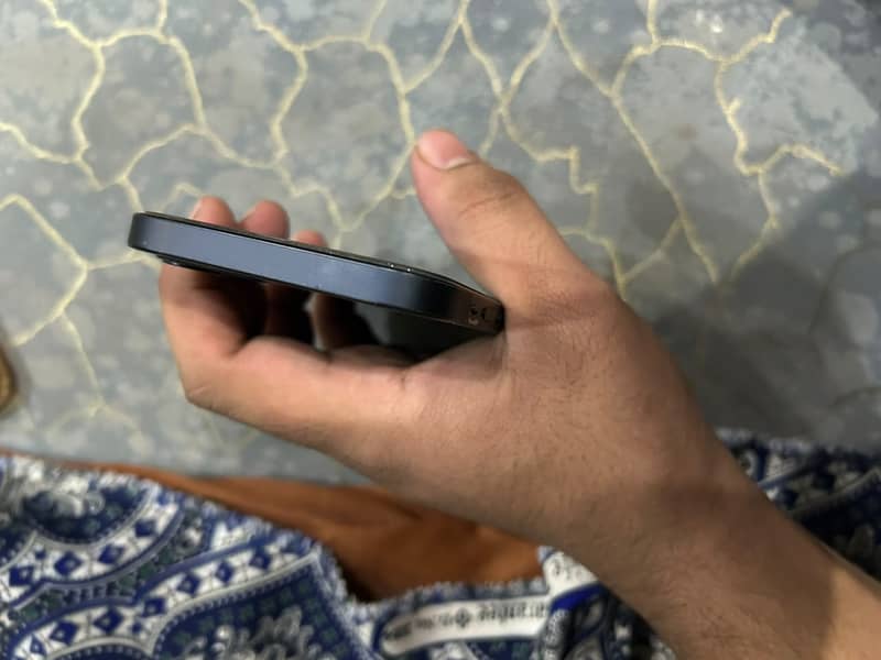 Apple iPhone 12 3