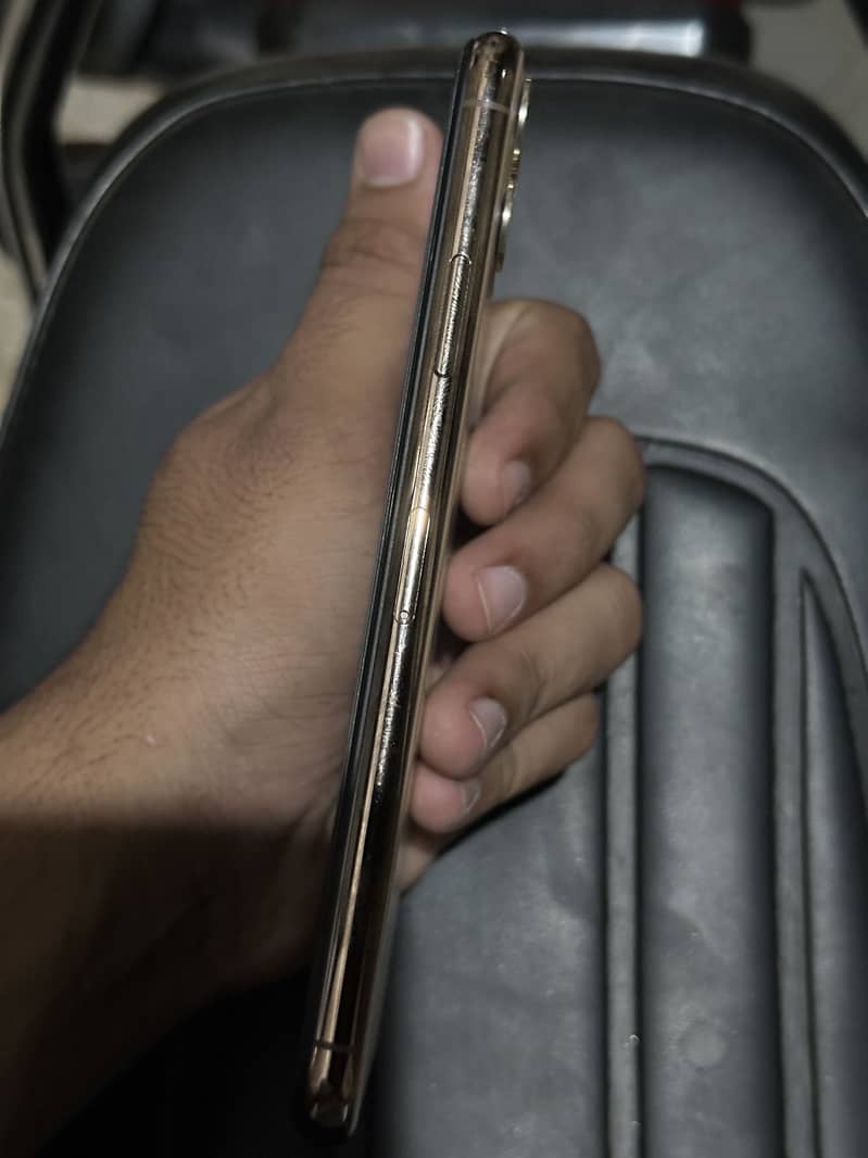 Apple iPhone 11 Pro Max 2