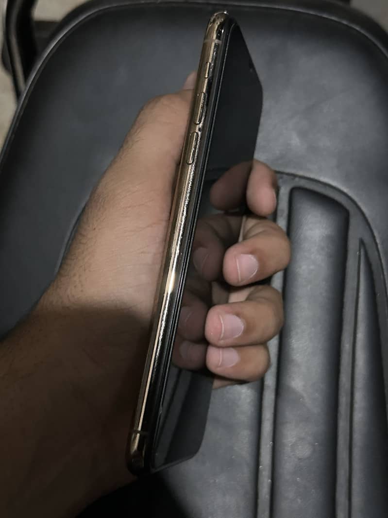 Apple iPhone 11 Pro Max 3