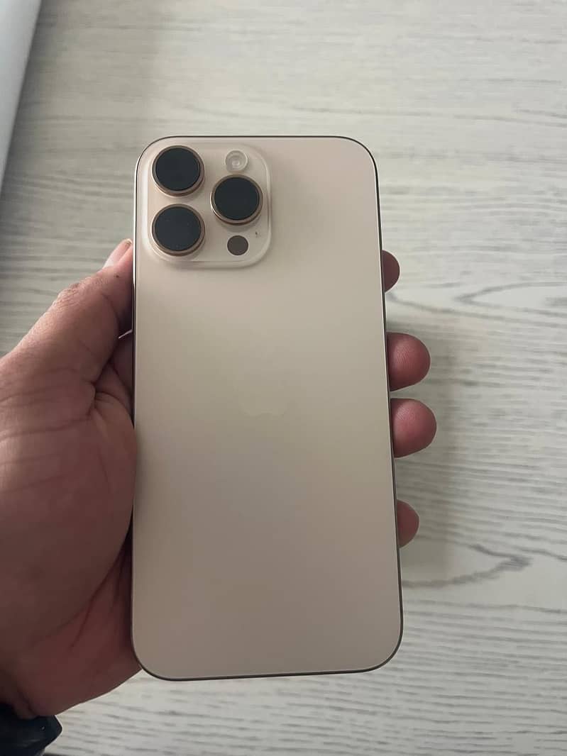 Apple iPhone 16 Pro Max 3
