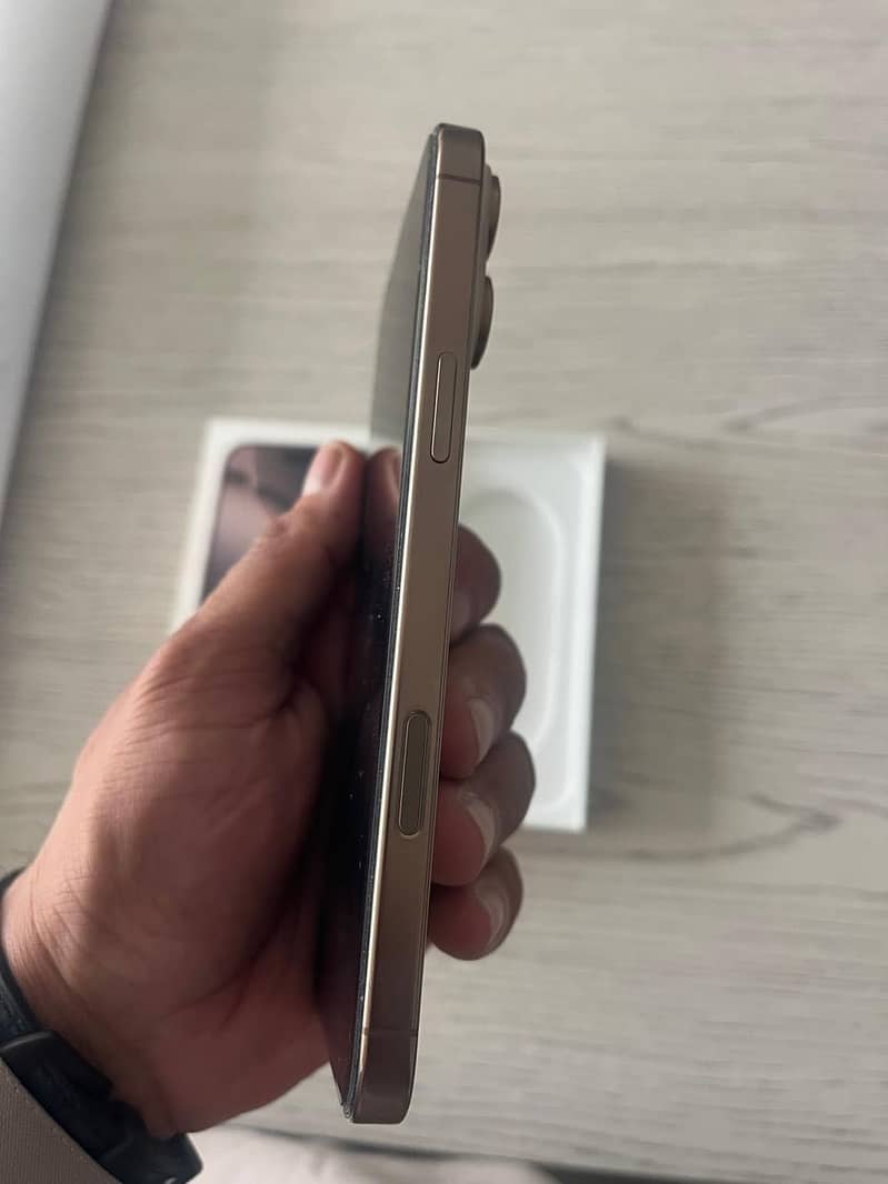 Apple iPhone 16 Pro Max 4