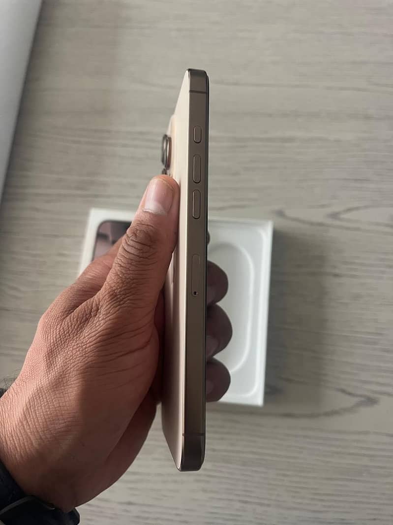Apple iPhone 16 Pro Max 5