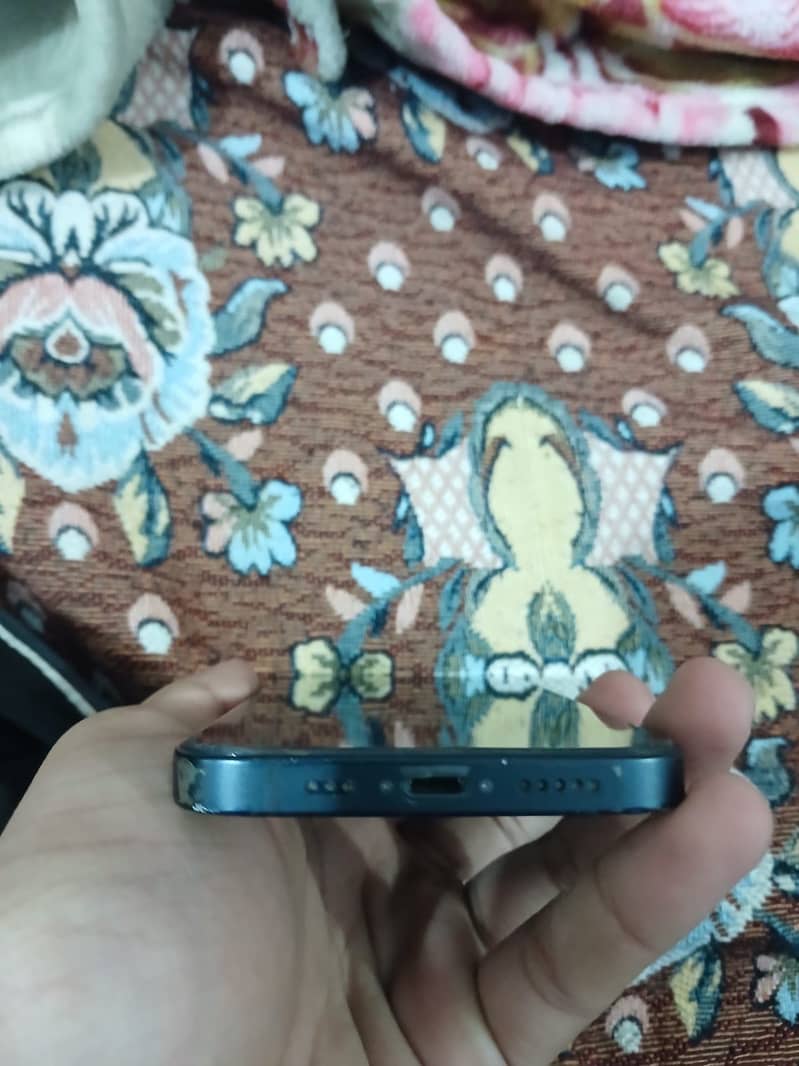 Apple iPhone 13 2