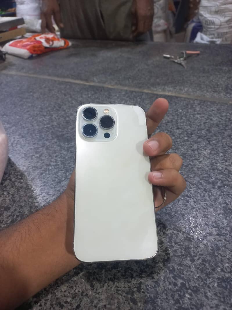 Apple iPhone 13 Pro 1