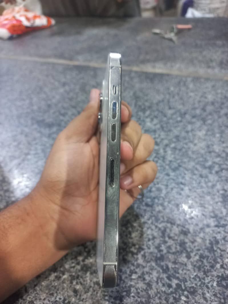 Apple iPhone 13 Pro 4