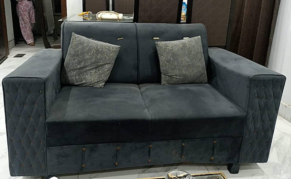 sofa set available in premium condition 3